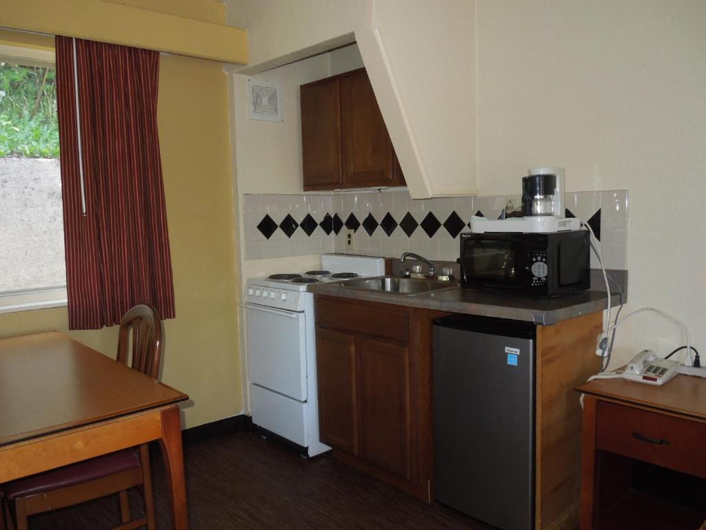 Monticello Motel Portland